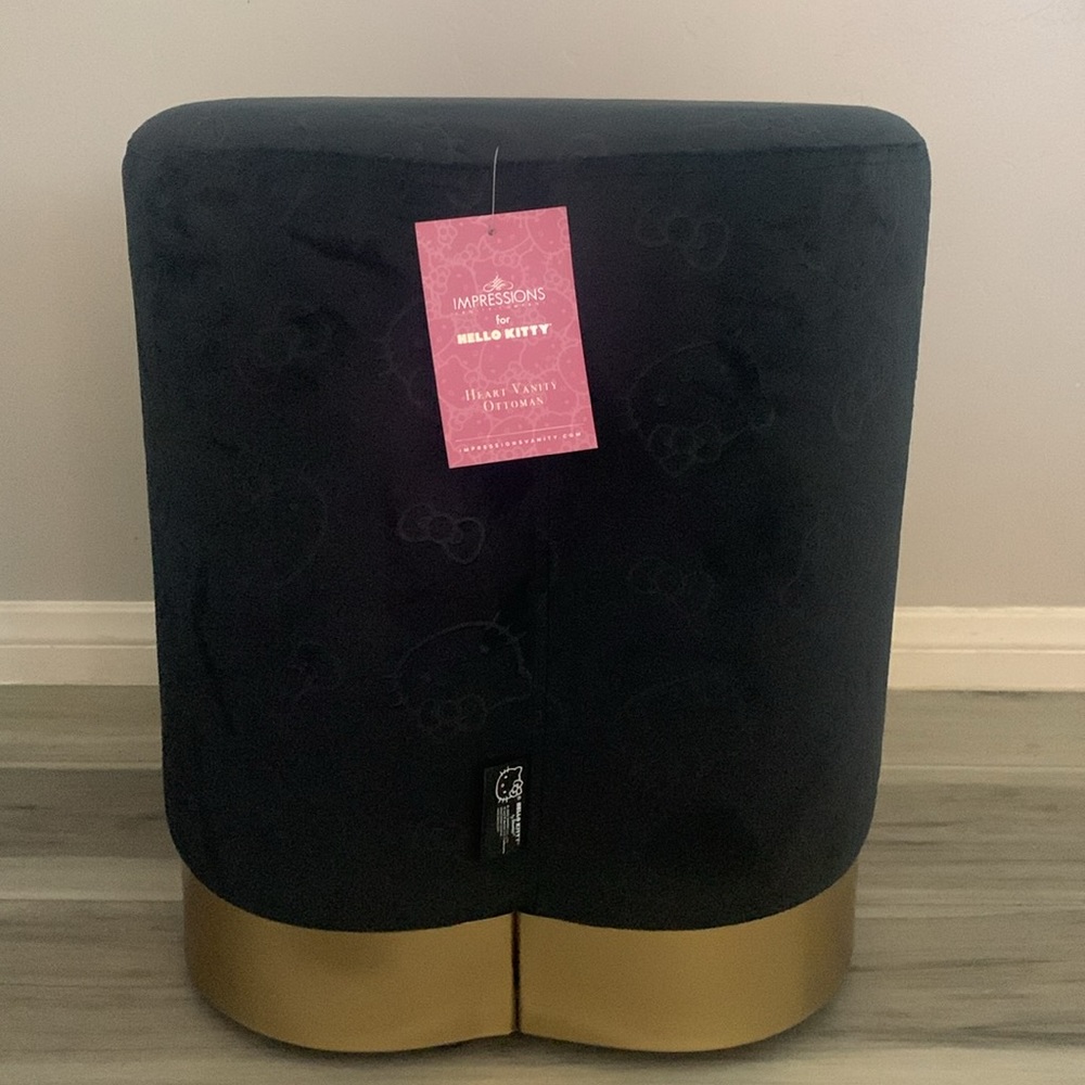 Hello Kitty Impressions Vanity Heart Vanity Ottoman. Brand New. - Picture 2 of 13